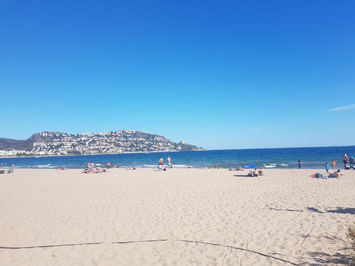 Beautiful Apartment 75M2 With View At The Beach, Pool, Parking Roses Exterior foto