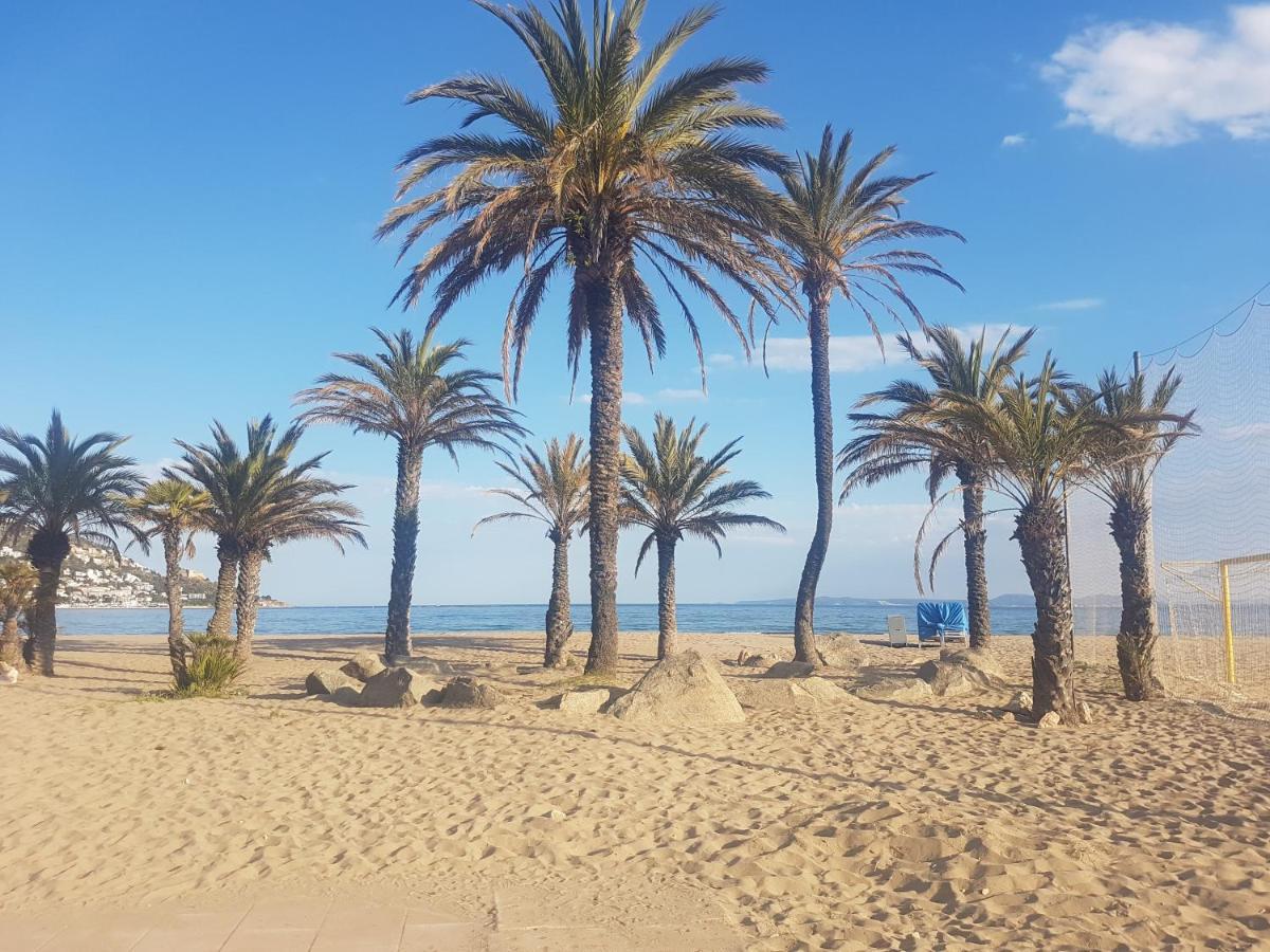Beautiful Apartment 75M2 With View At The Beach, Pool, Parking Roses Exterior foto