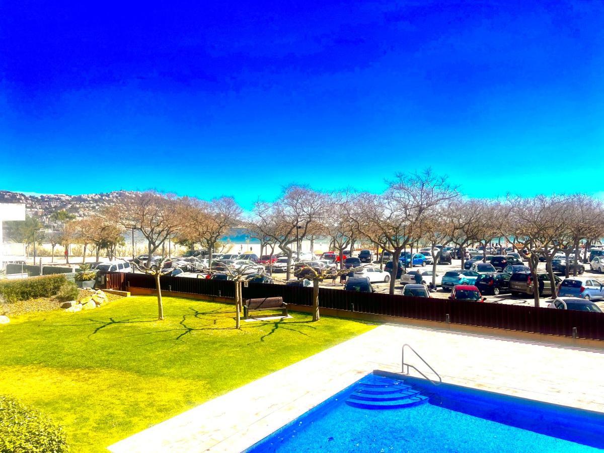 Beautiful Apartment 75M2 With View At The Beach, Pool, Parking Roses Exterior foto